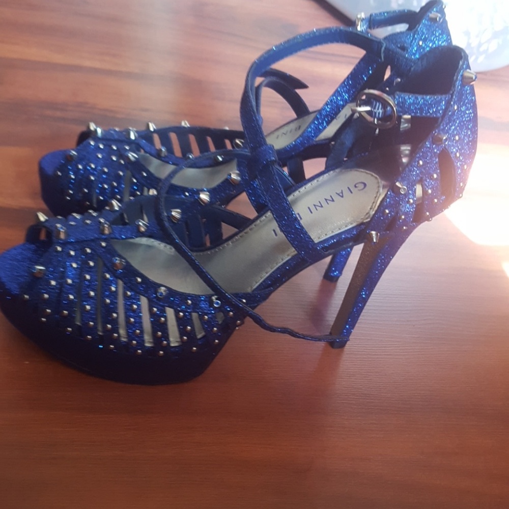 Shoes - Picture 3 of 4